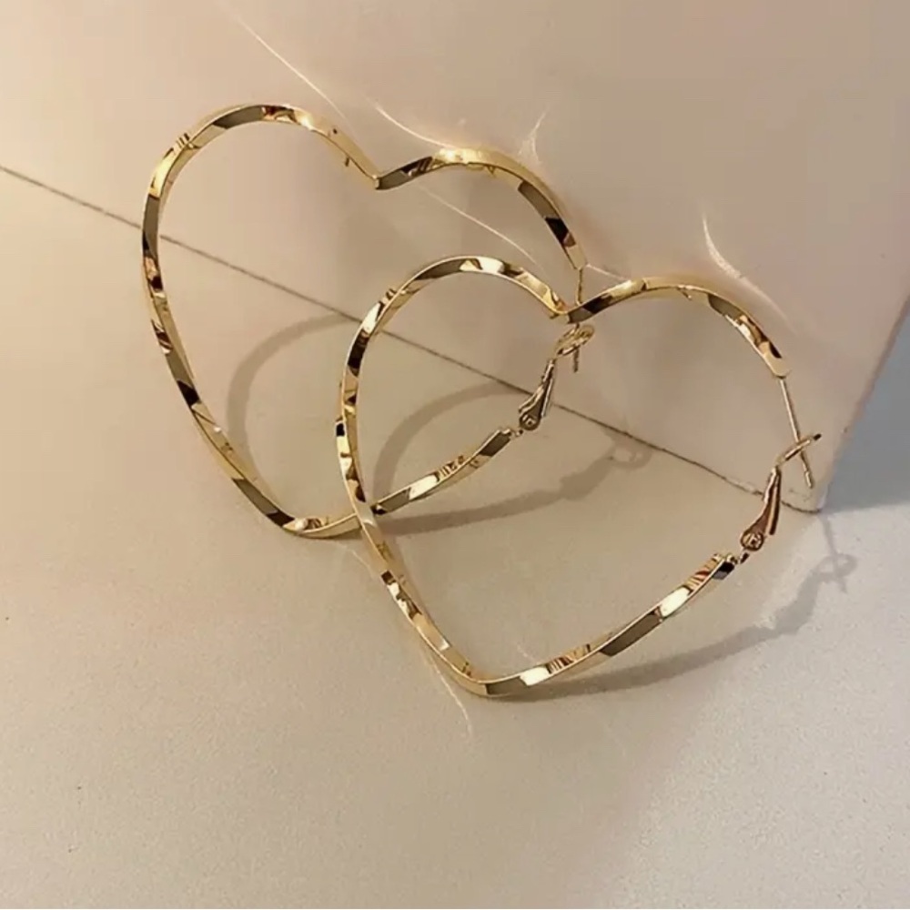 NEW Beautiful Golden Color Heart Hoop Earrings for Valentine’s Day